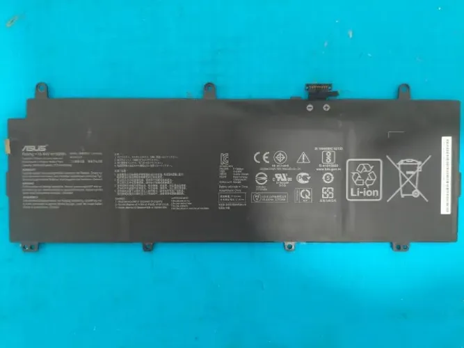 Bateria para notebook Asus ROG Zephyrus S funcionando.