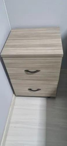 Criado-mudo / Mesa de cabeceira com 2 gavetas