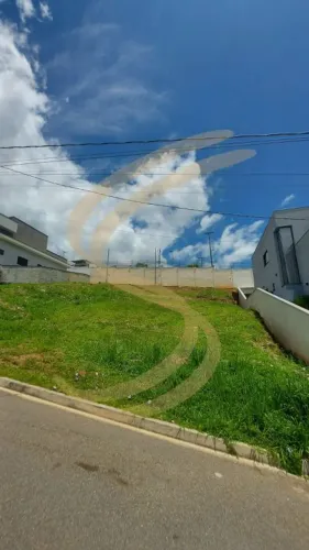 Terreno no Vila Real com leve aclive e pronto para construir