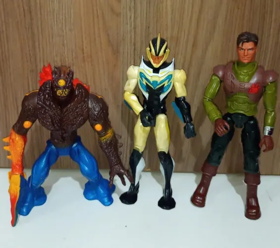 Boneco Maxsteel e monstro elementor Lote