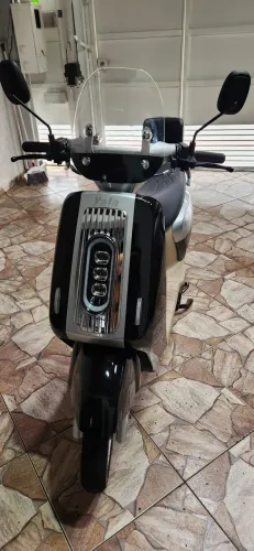 Moto eletrica 1000W 72 volts 32/67 Km/h marca Yala. 
