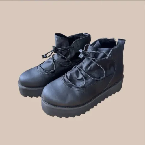 Bota Feminina - Marca: UGG - Importada USA - Nova