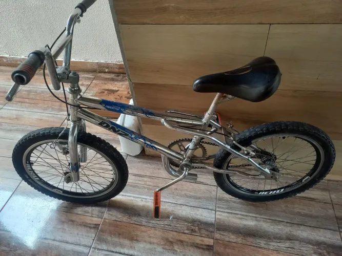 Vendo bicicleta croisinha arro 20 conservada valor 380 reais
