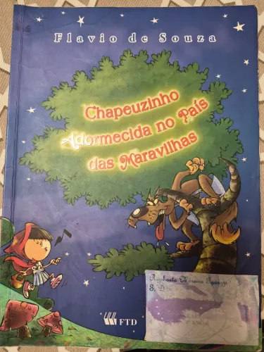 Livro Chapéuzinho Adormecida no País das Maravilhas