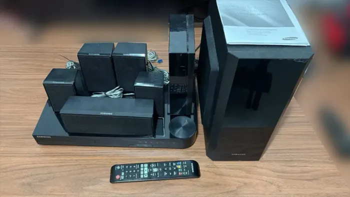 Home Theater Samsung HT-F5525WK/ZD + Torre Wireless SWA-6000/ZD (nas caixas traseiras)
