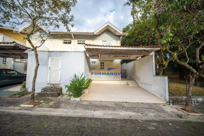 Casa com 3 dormitórios sendo 1 suíte à venda na Granja Viana - Cotia/SP