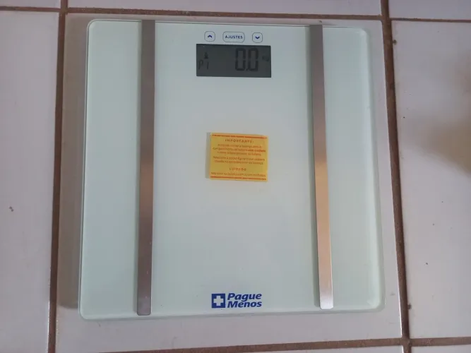 Vendo balança digital de bioimpedância Pague Menos