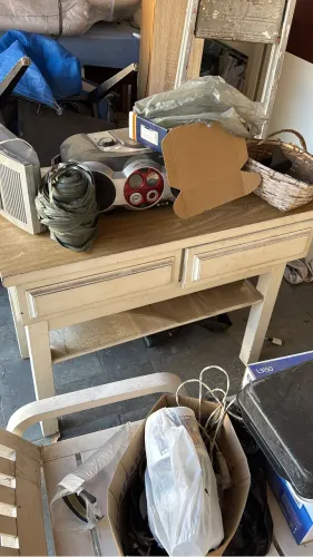 Mesa de Madeira com Gavetas