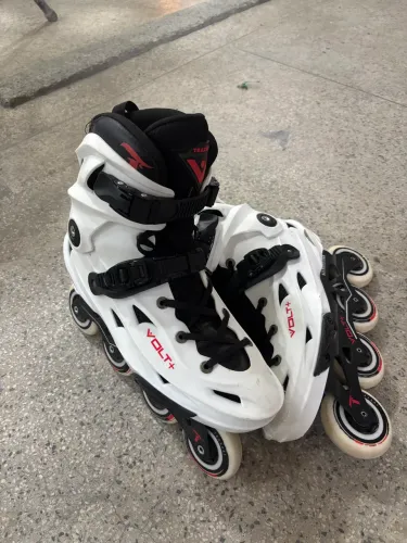 PATINS VOLT + 2.0 BRANCO - 80MM ABEC-9