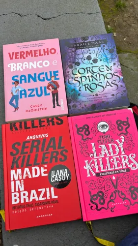 Livros Batman + Corte de Espinhos e Rosas + Lady Killers