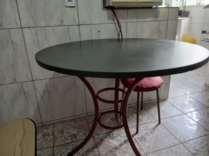 Mesa Redonda Tampo de Ardósia Para Quatro Cadeira