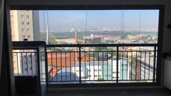 Studio de 40 m² com varanda, planejados e vaga de garagem no Condomínio Gran Maia, fácil a