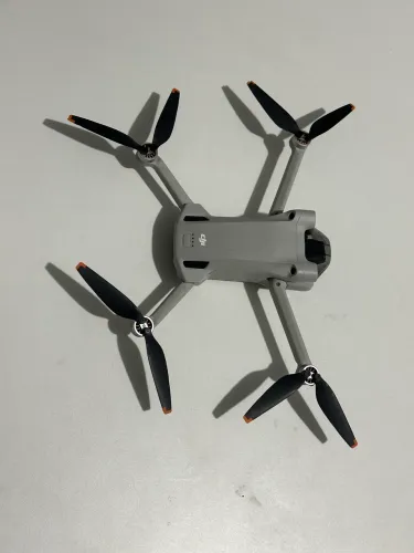Drone DJI Mini 3 Pro + Combo Fly More + Controle com Tela (DJI RC)