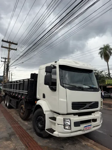 Volvo VM 260 Bitruck 8x2 Ano 2011