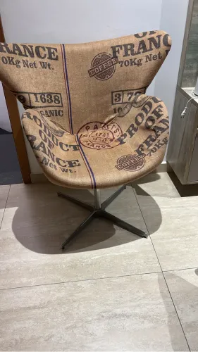 Poltrona Egg Giratória - Estampa Exclusiva Industrial / Café