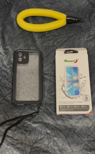 Capinha à prova d água iPhone 12 + alça flutuante | IP68 | Semi nova