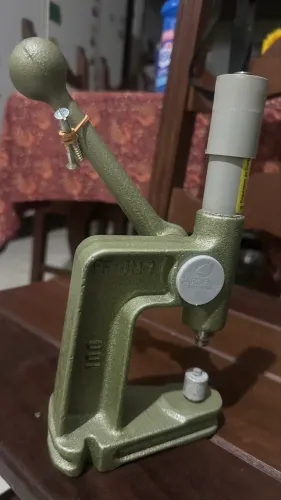 Balancim 100 da marca Cardenas.