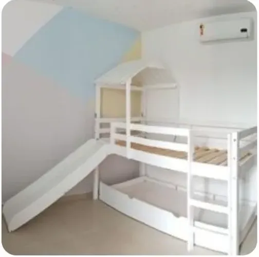 Cama Infantil em Madeira com Telhado, Escorregador e Cama Auxiliar.
