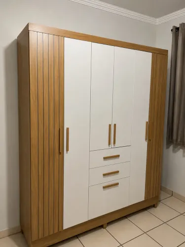 Guarda Roupa excelente