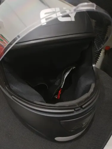 VENDO CAPACETE FLY PRETO NÚMERO 60