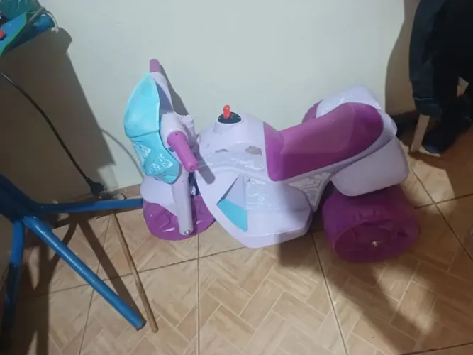 Carrinho elétrico só falta o carregador