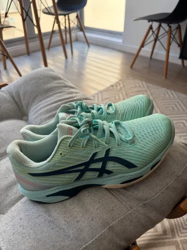 Tênis Asics 38 unissex 