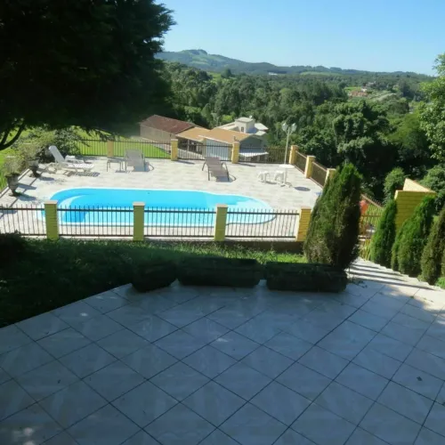 Linda Chácara para aluguel anual