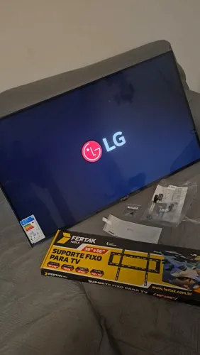 Oportunidade! Vendo Smart TV LG de 43 polegadas, resolução 4K Ultra HD.