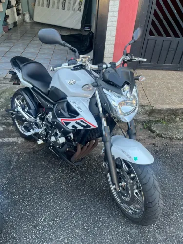 Yamaha XJ6 N 2012