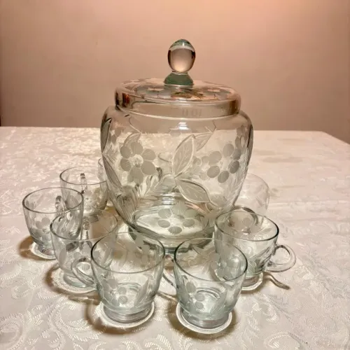 Poncheira e nove xícaras em cristal lapidadas
