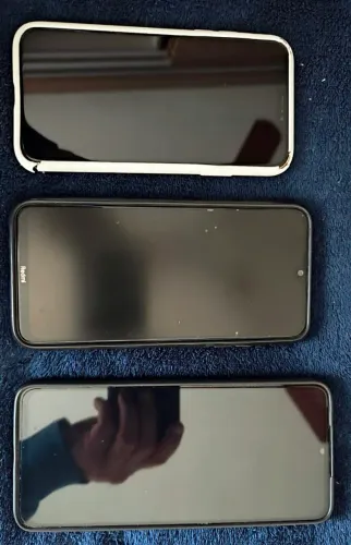 Celulares : IPHONE X, REDMI 08 e REDMI 12.