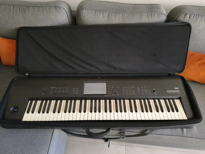 Synth Korg Krome 73 com bag
