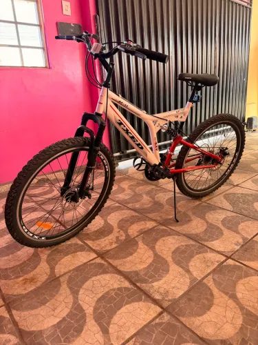 DUAS BICICLETAS