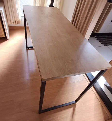 Mesa Escrivaninha Estilo Industrial - Tampo Amadeirado e Base de Metal