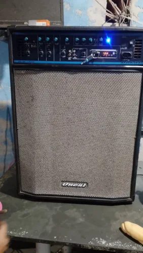 Vendo caixa amplificada potente