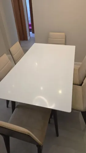 Mesa de jantar com 06 cadeiras