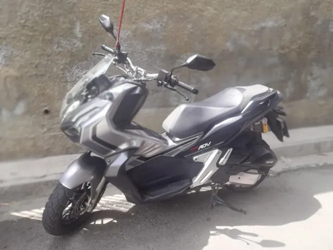 Moto em estado de zero devido o cuidado e o pouco uso 