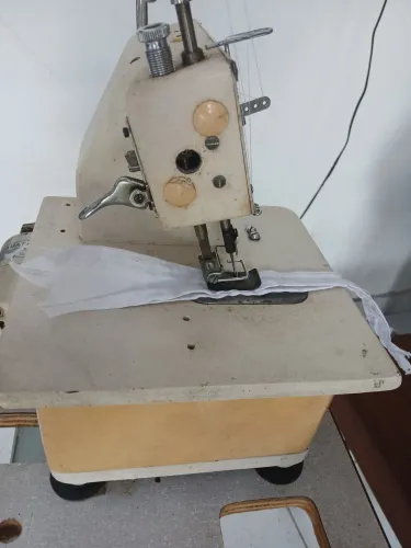 Maquina de costura semi-industrial