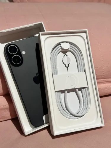 ? iPhone 16 Preto