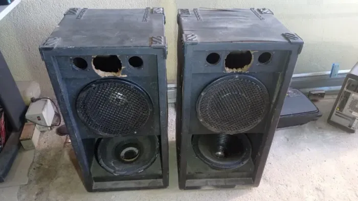 2 Caixas de Som 'PA' Passivas + 4 Autofalantes c/ Defeito