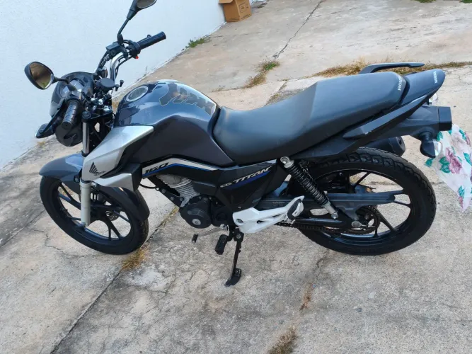 Titan 160cc X. Biz es 125cc.