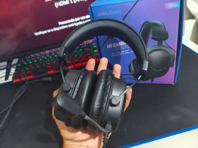 Headset fifine h9 com Mic removível e controladora de áudio