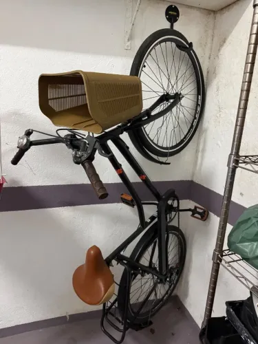 Bicicleta Feminina Preta com Cestinha - Pouco Uso