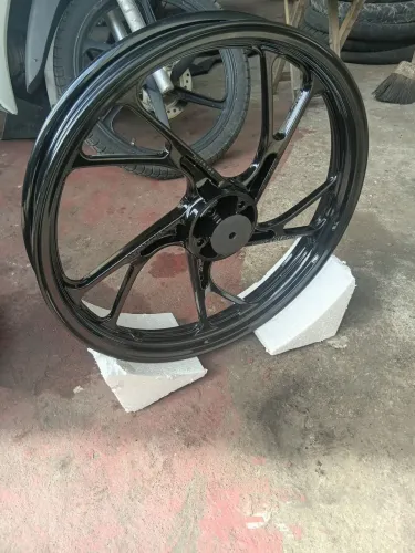 Roda dianteira pé de galinha liga leve.