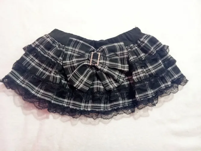 saia com shorts importada xadrez preta tamanho P grande