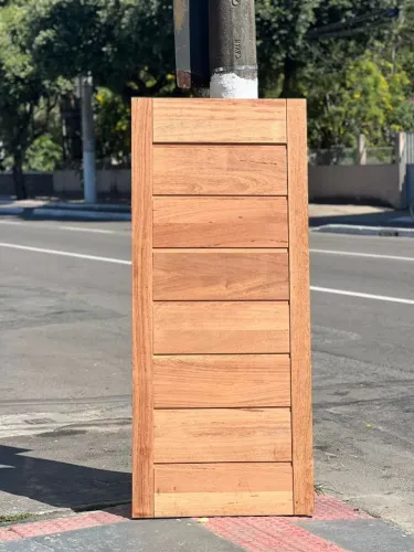 OPORTUNIDADE!!! PORTA DE MADEIRA MACIÇA