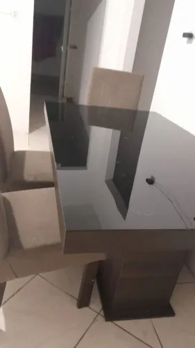 Mesa de 6 cadeiras estofada