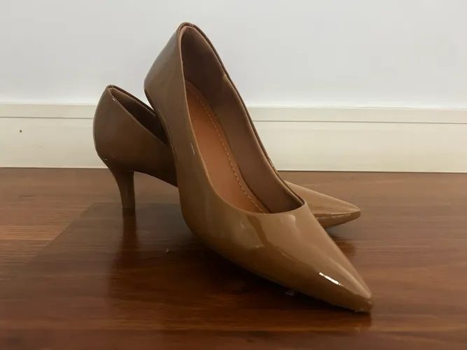 Scarpin nude envernizado Usaflex tam 36