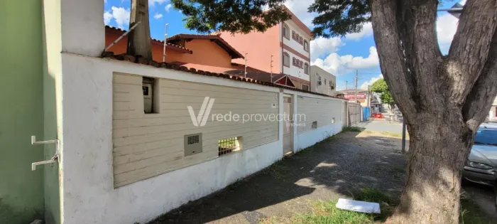 Casa Residencial e Comercial para venda e locação em avenida no bairro Jardim do Lago em C