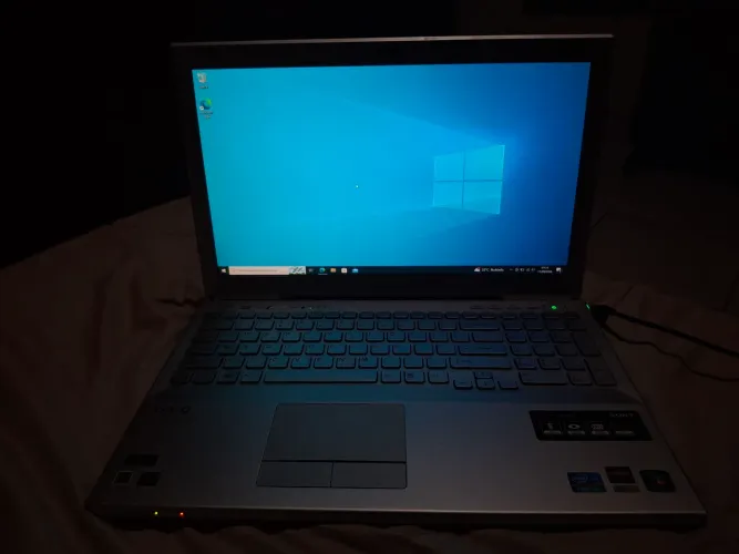 Notebook Sony Vaio em bom estado de conservação.